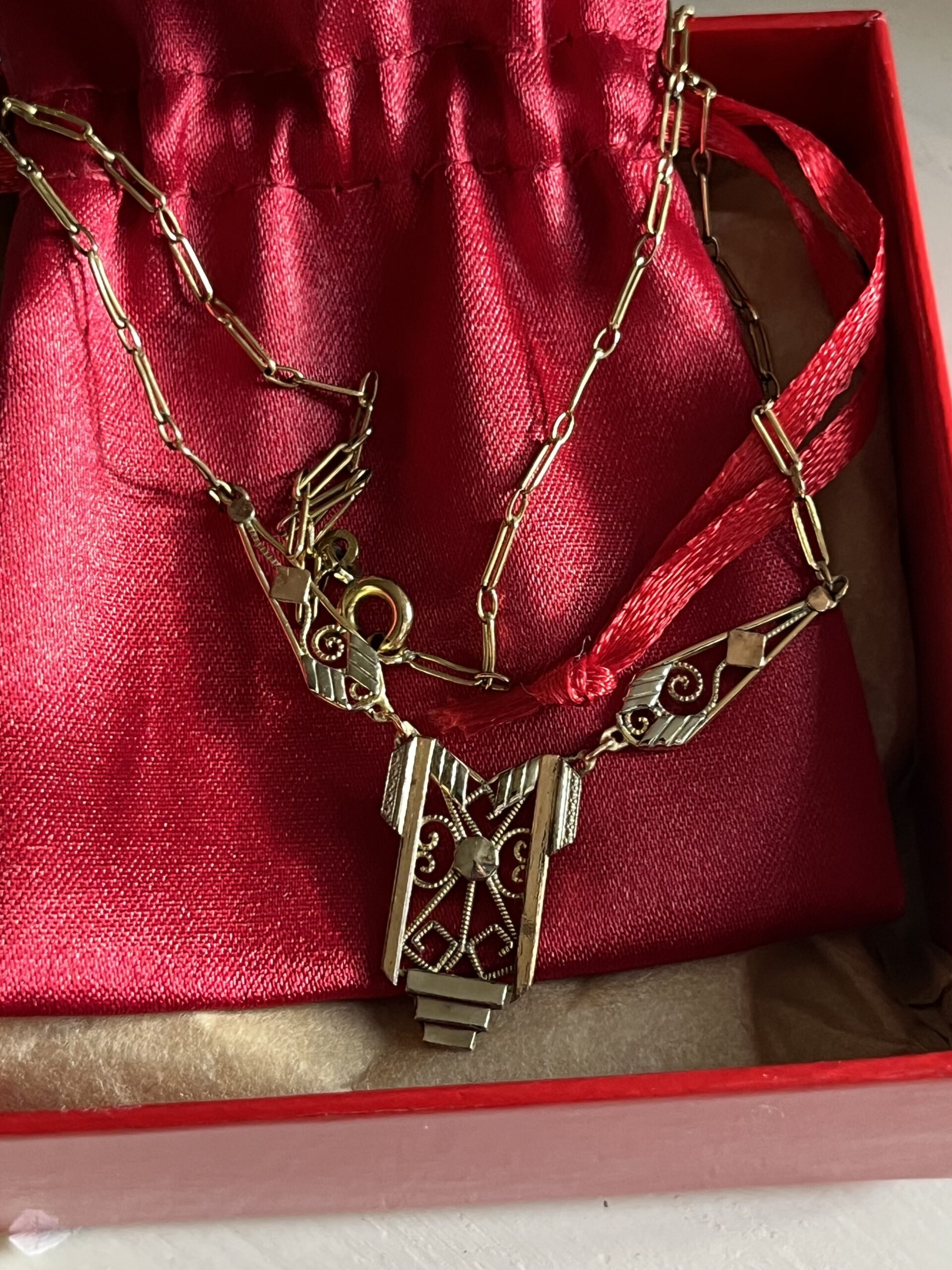 L’ancien comme langage, le contemporain comme voix.