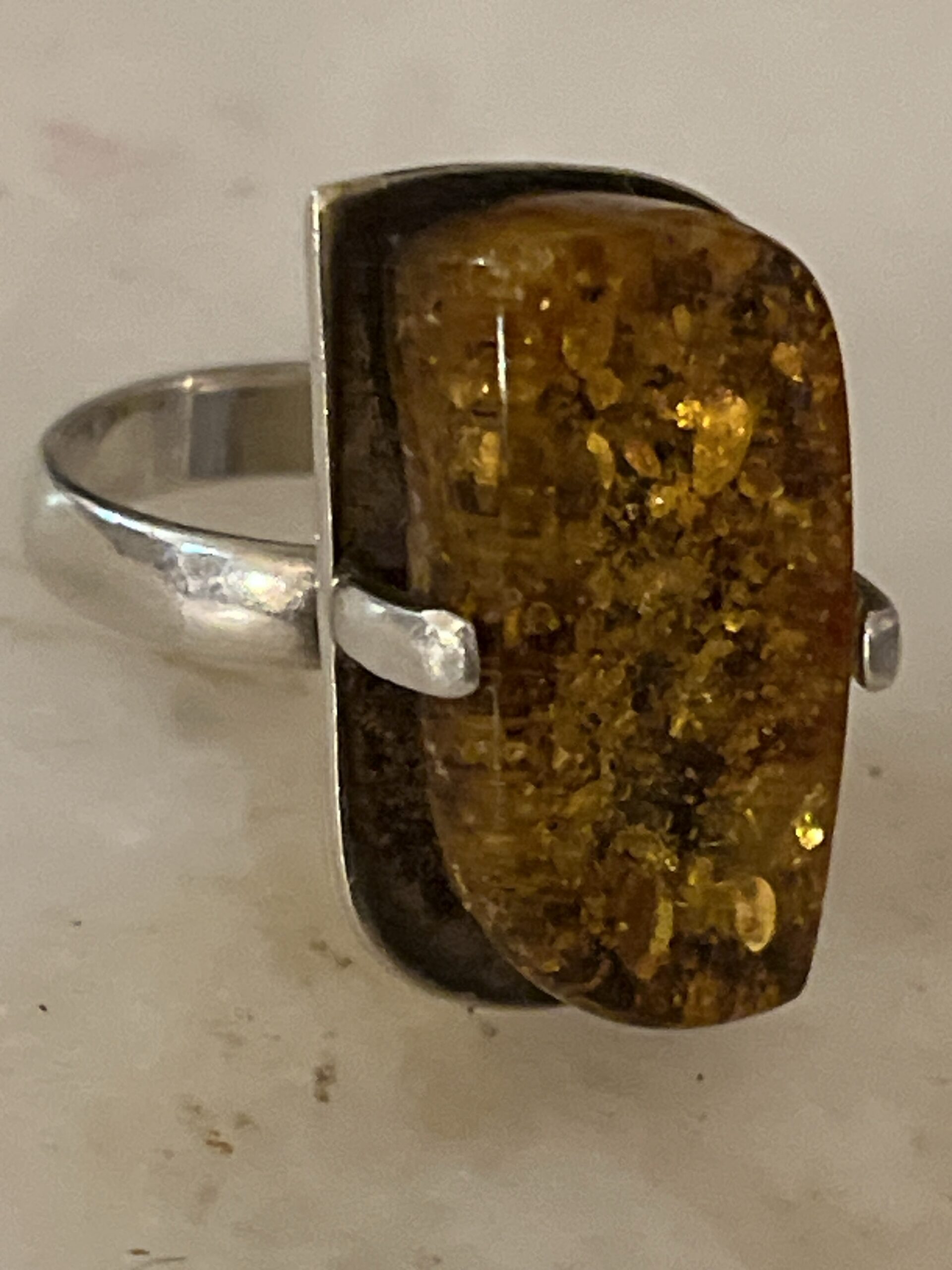 Bague Ambre Miel
Argent massif. Revisitée par AMOREPIATTU – Image 6