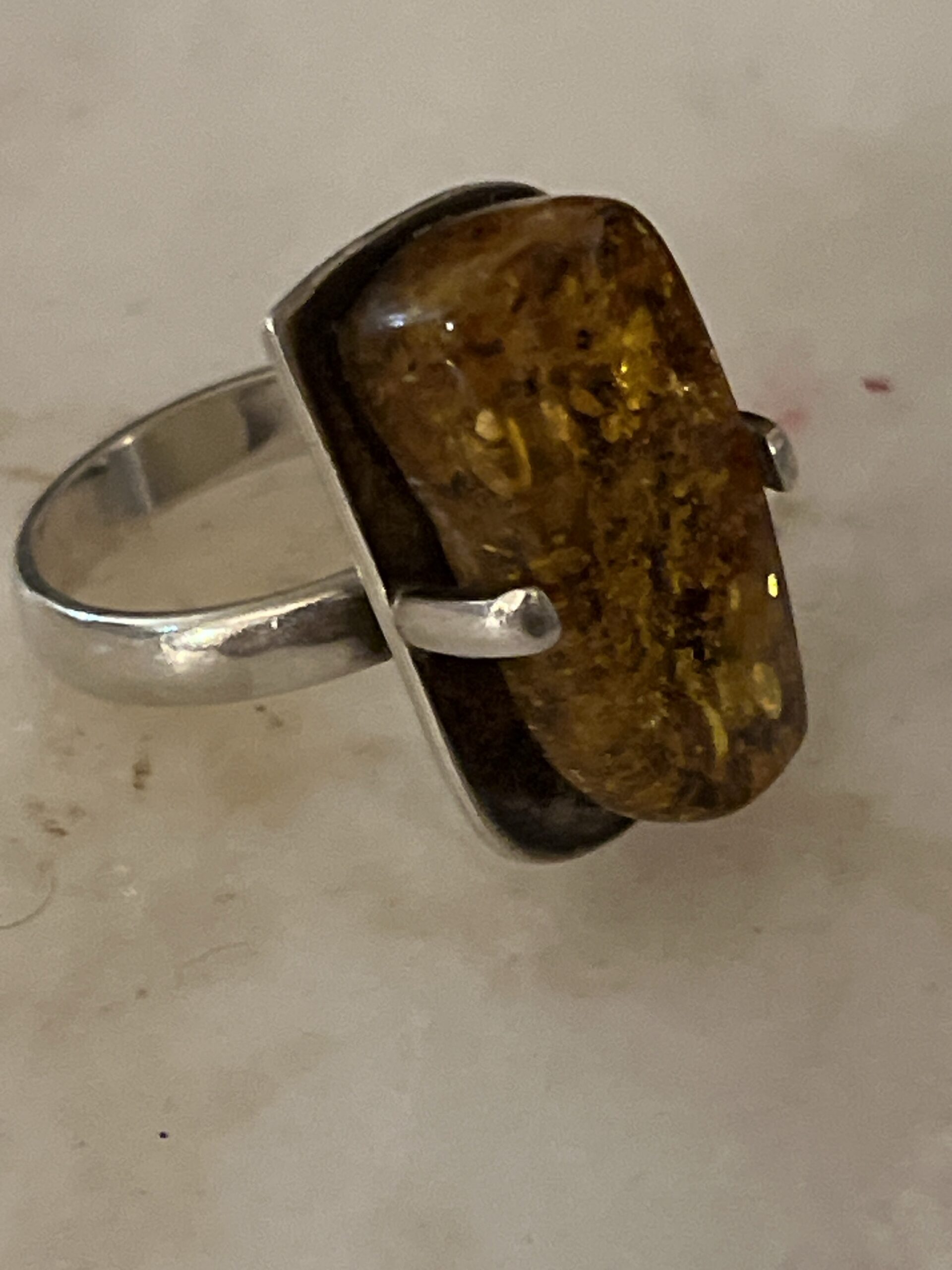 Bague Ambre Miel
Argent massif. Revisitée par AMOREPIATTU – Image 7
