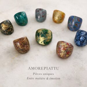 Bague Polychrome Dorée. Peinte à la main. Collection Mémoire d’Acrylique
