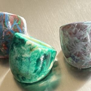 Bague Émeraude Libre
Collection Mémoire d’Acrylique