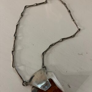Collier Moderniste Agent 925 et ambre ancienne. Pièce Phare