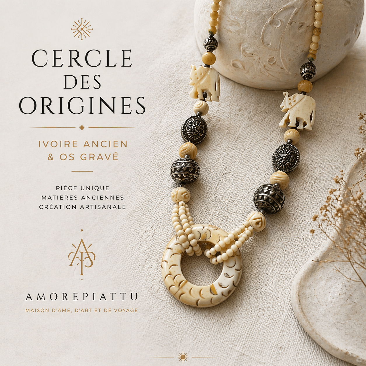 Collier ivoire ancien et os gravé – bijou artisanal AMOREPIATTUCollier unique en ivoire ancien et os gravé. Une création artisanale AMOREPIATTU inspirée des traditions et du symbolisme ancestral.