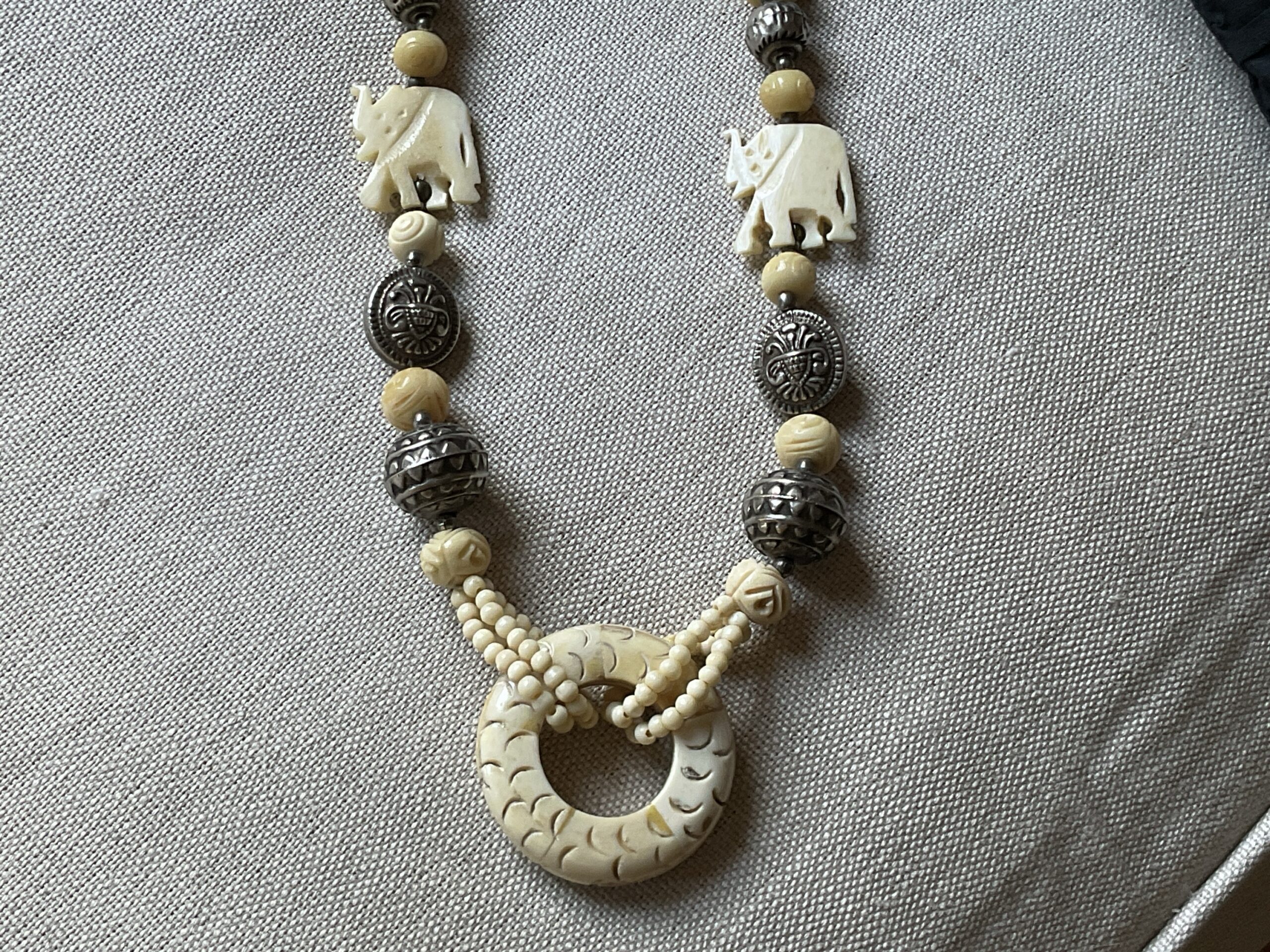 Collier Cercle des Origines - Pièce Unique – Image 6