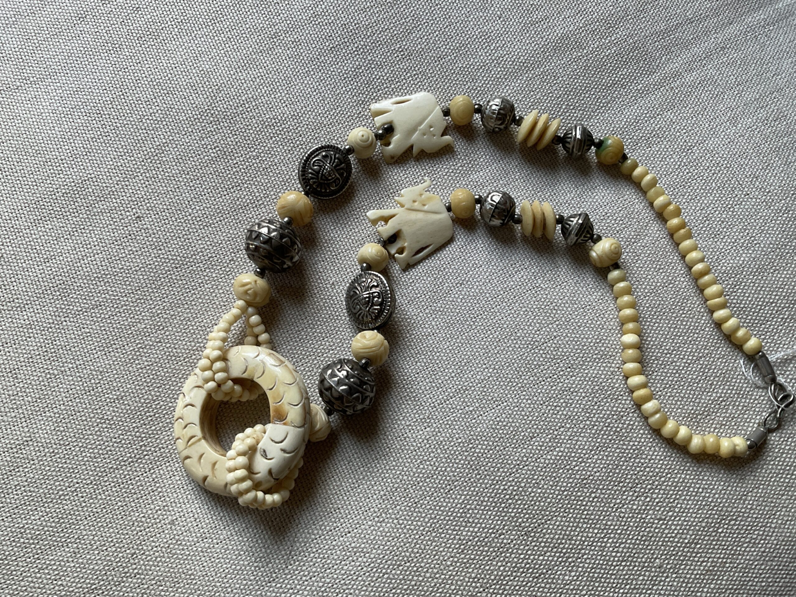 Collier Cercle des Origines - Pièce Unique – Image 3