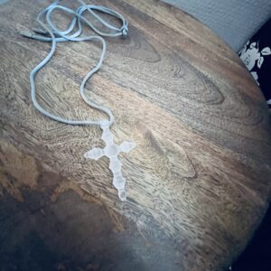 Collier Pendentif croix Byzance DAUM France - Pâte de verre blanc givré