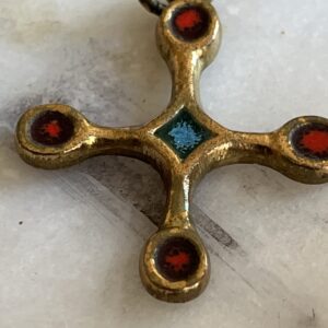 Pendentif croix pommelée et émaux grand feu atelier Piéchaud. Pièce unique.
