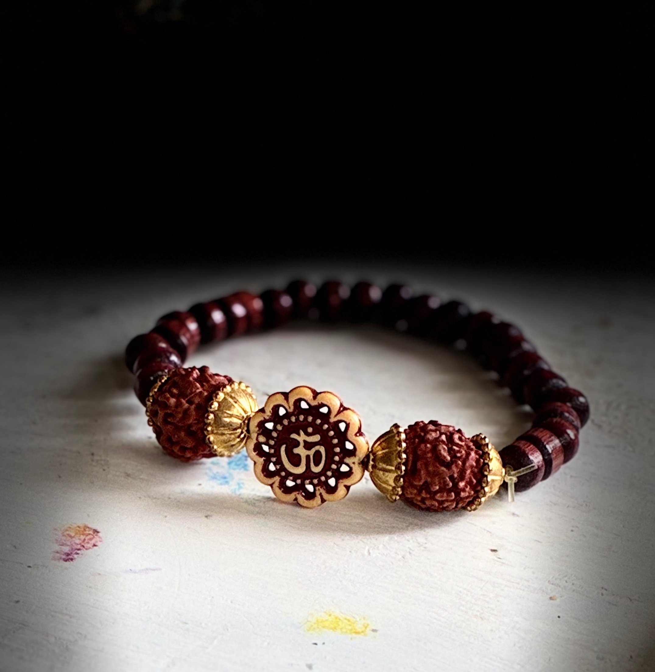 Bracelet OM — Collection HéritageSymbole. Protection. Équilibre. – Image 3