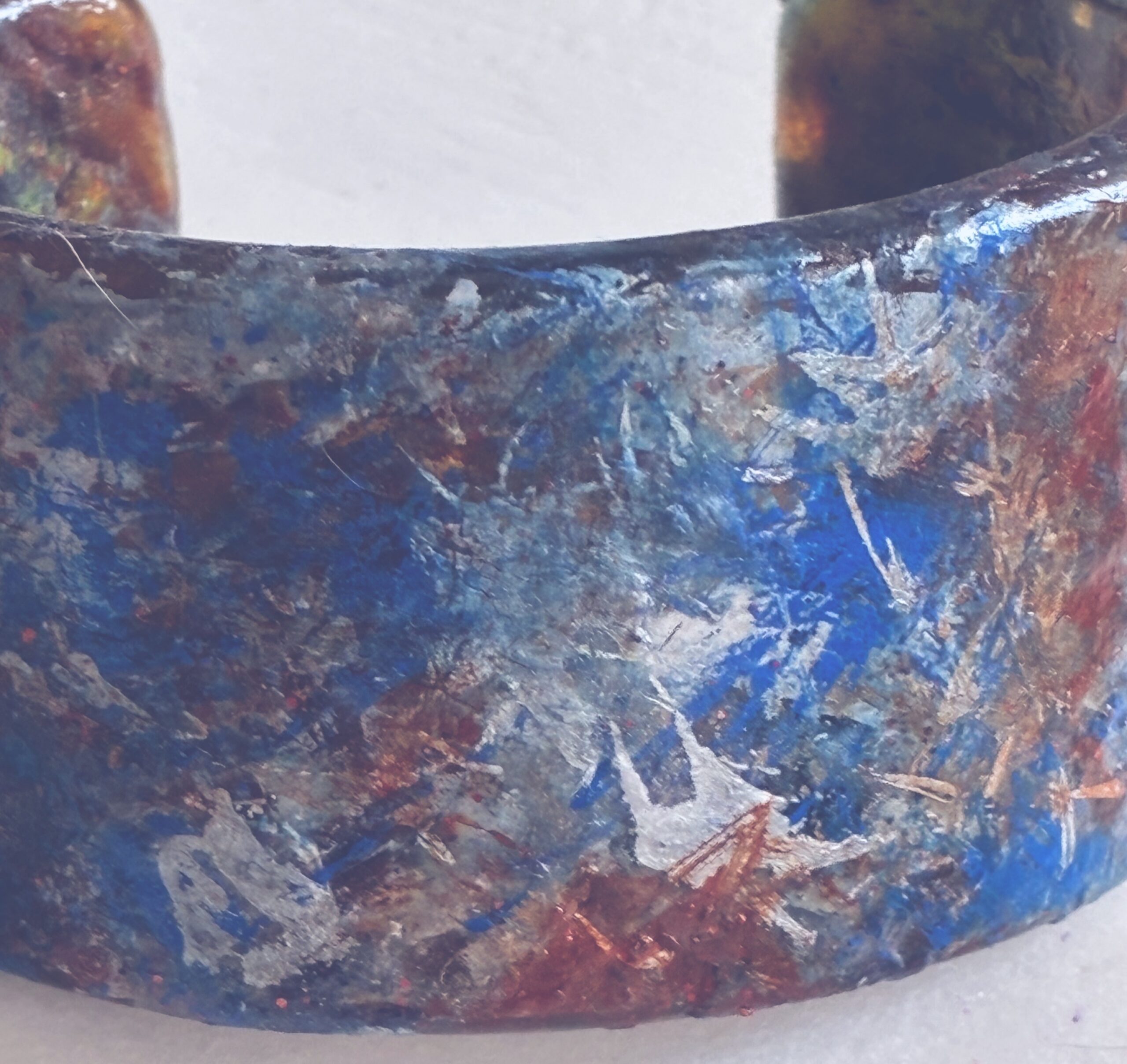 Bracelet manchette Strate Nocturne. Travail d'acrylique - Pièce unique – Image 4