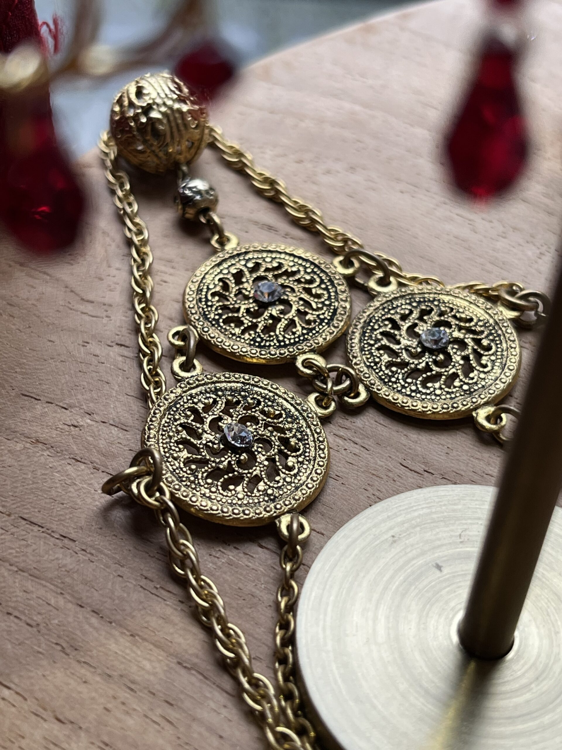 Collier Mémoire de Jaipur. Trois médaillons, un parfum de voyage