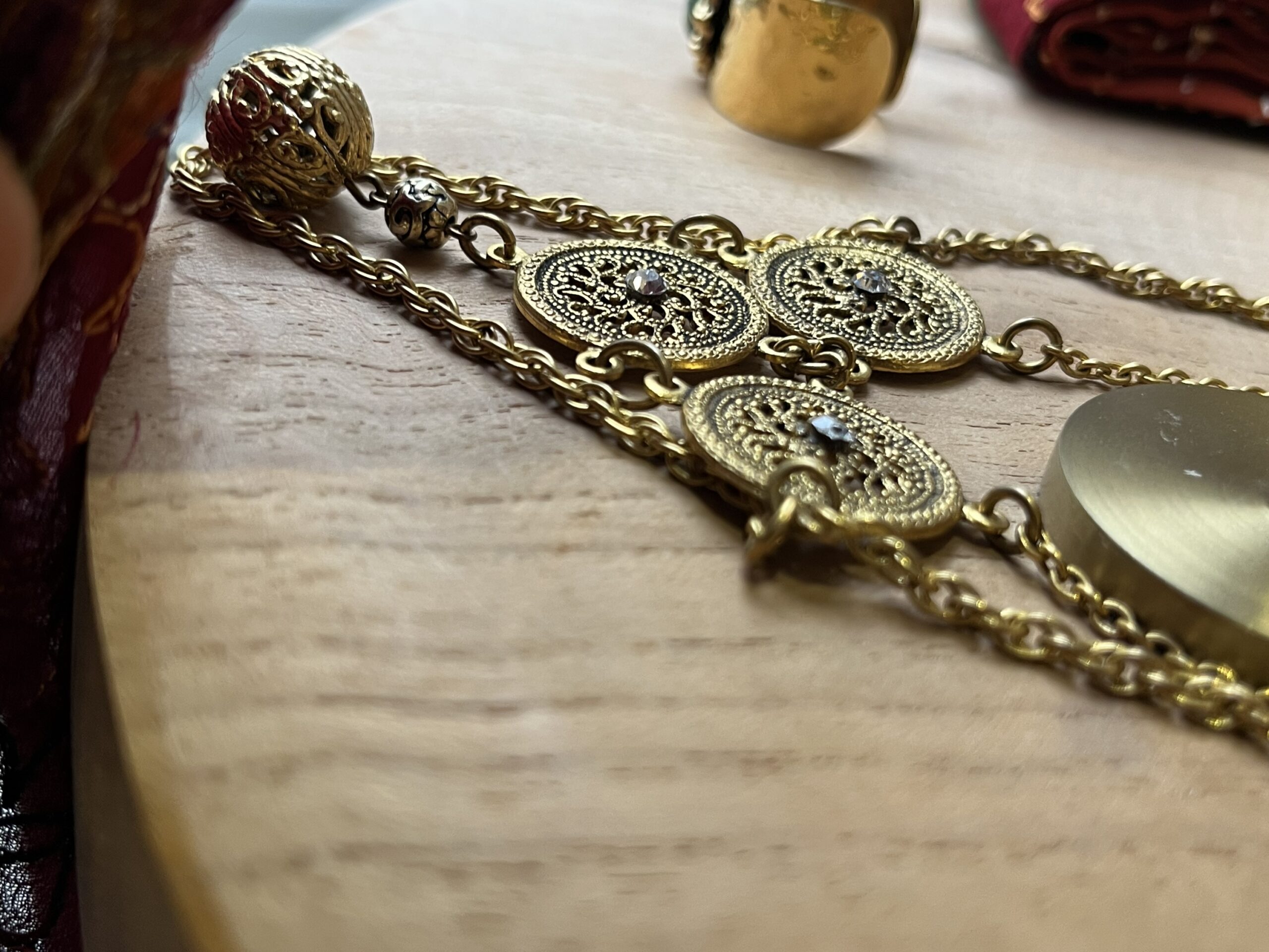 Collier Mémoire de Jaipur. Trois médaillons, un parfum de voyage – Image 2