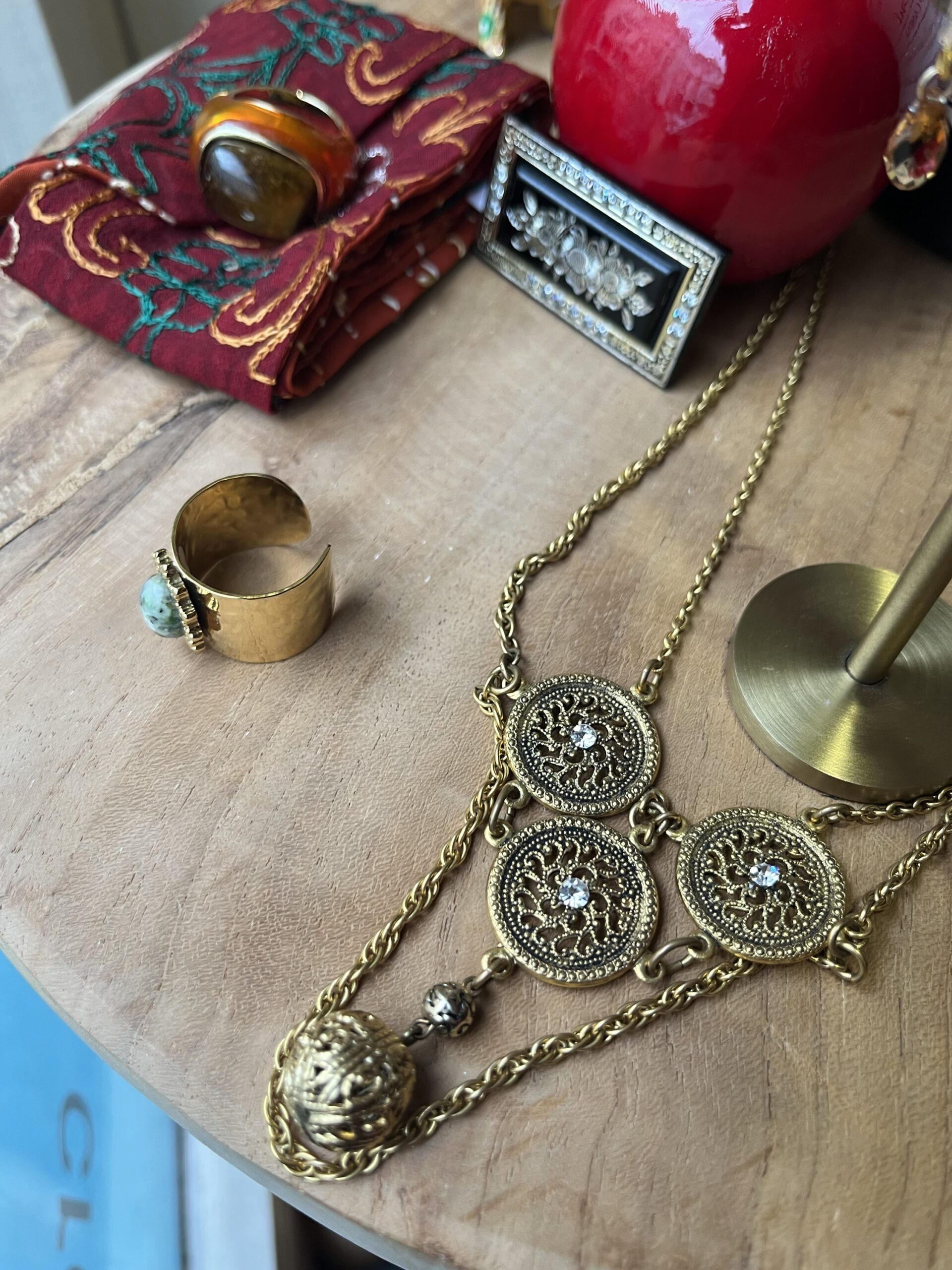 Collier Mémoire de Jaipur. Trois médaillons, un parfum de voyage – Image 4