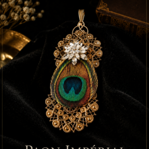 Collier Pendentif Paon Impérial
Collection Résonance — AMOREPIATTU