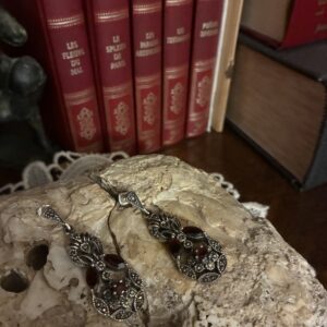 Boucles d’oreilles Les Grenats de Minuit, en argent 925, grenats & marcassites.